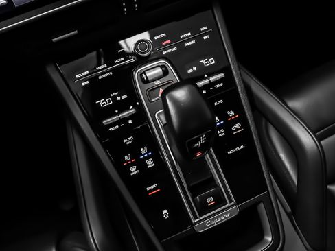 Certified 2023 Porsche Cayenne Platinum Edition AWD/4WD image 33