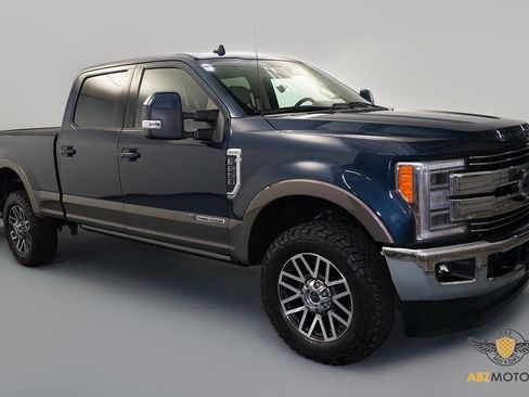 Used 2019 Ford F250 Lariat w/ Lariat Ultimate Package image 2