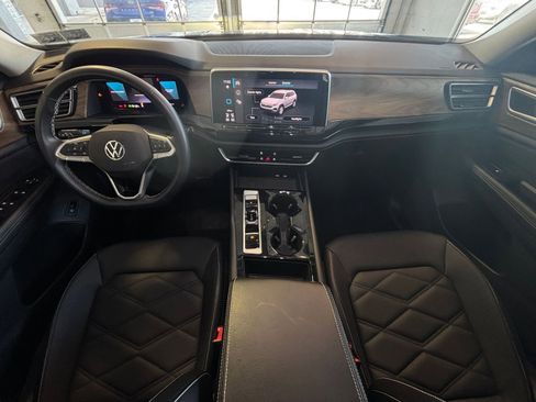 Used 2025 Volkswagen Atlas SE image 41