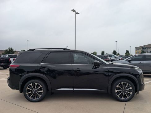 New 2026 Nissan Pathfinder Platinum FWD image 4