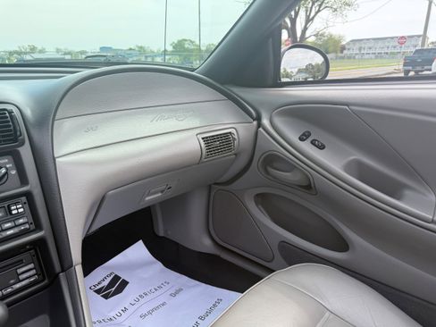 Used 2000 Ford Mustang Convertible RWD image 7