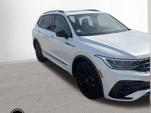 Used 2022 Volkswagen Tiguan SE R-Line AWD/4WD image 3