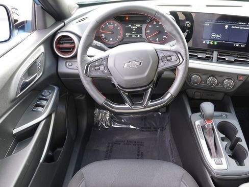 Certified 2025 Chevrolet Trax RS w/ Sunroof Package image 19