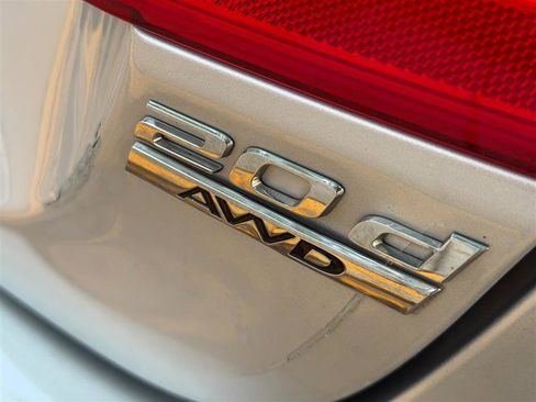 Used 2017 Jaguar XE Premium AWD/4WD image 18
