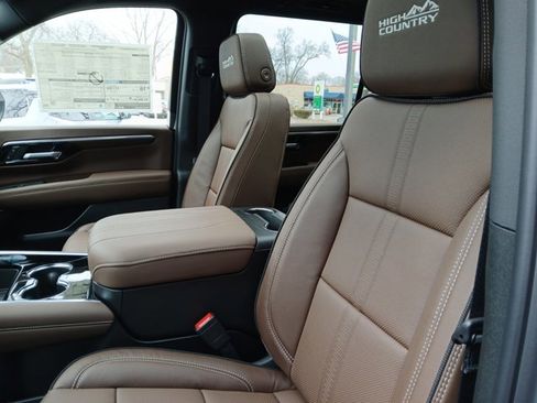 New 2026 Chevrolet Suburban High Country AWD/4WD image 22