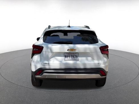 Used 2025 Chevrolet Trax LT image 12