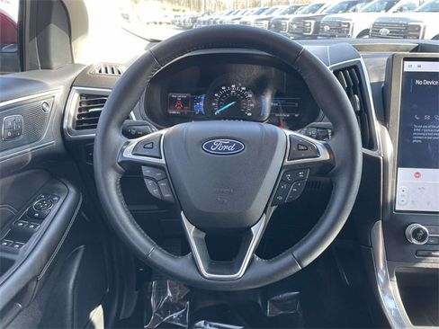 Used 2024 Ford Edge Titanium image 8