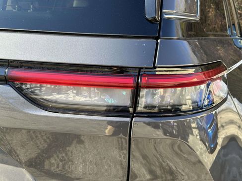 Used 2024 Jeep Grand Cherokee Limited image 11