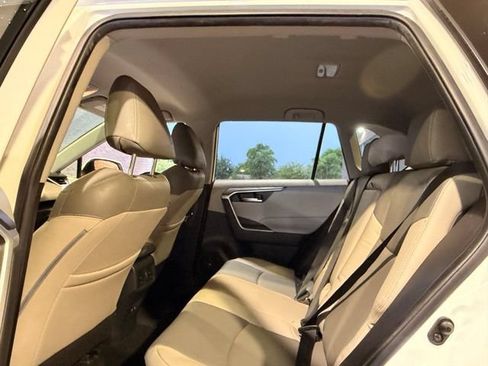 Used 2020 Toyota RAV4 XLE w/ XLE Grade Weather Package AWD/4WD image 12