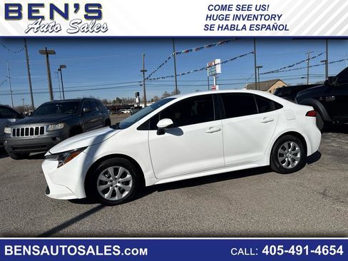 Used 2022 Toyota Corolla LE image 1