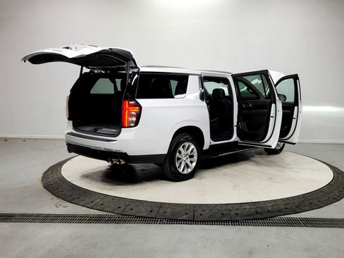 Used 2023 Chevrolet Suburban Premier image 15