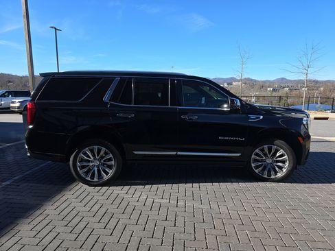 Used 2021 GMC Yukon Denali w/ Denali Premium Package image 4