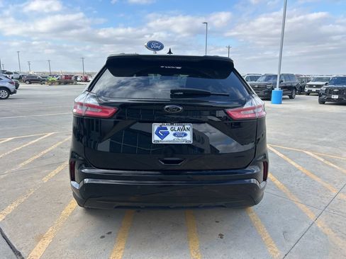Used 2024 Ford Edge SE w/ Black Appearance Package AWD/4WD image 4