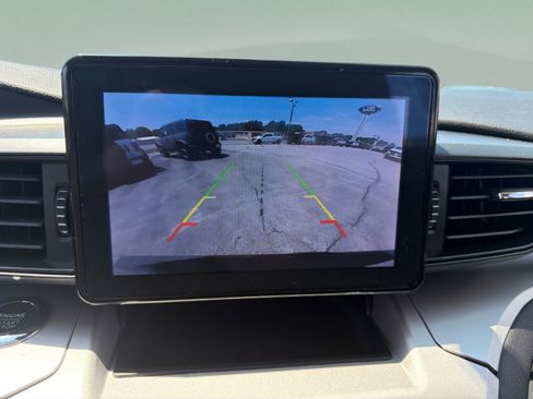 Used 2023 Ford Explorer XLT AWD/4WD image 24