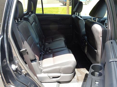 Used 2025 Honda Passport Black Edition image 17