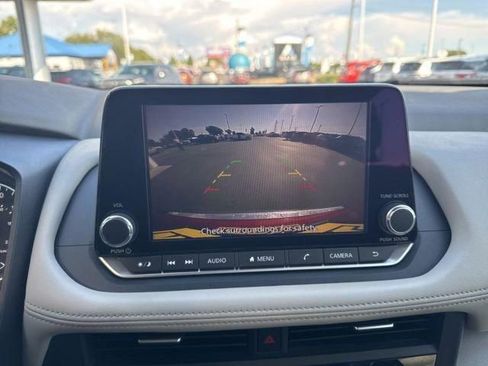 Used 2023 Nissan Rogue SV w/ SV Premium B Package image 24