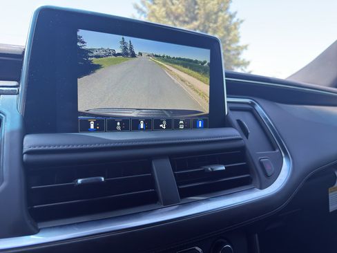 Used 2023 Chevrolet Suburban Z71 w/ Luxury Package image 18