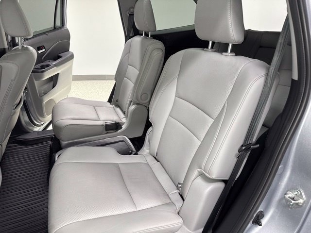 Used 2019 Honda Pilot Elite image 2