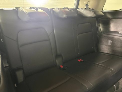 Used 2025 Nissan Pathfinder Platinum FWD image 32