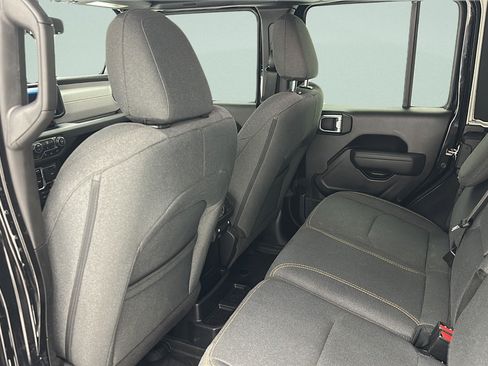 Used 2024 Jeep Wrangler Unlimited AWD/4WD image 9