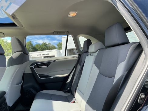 Used 2020 Toyota RAV4 XLE w/ Convenience Package AWD/4WD image 10