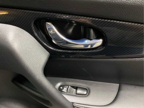 Certified 2018 Nissan Rogue SL w/ Premium Package image 29