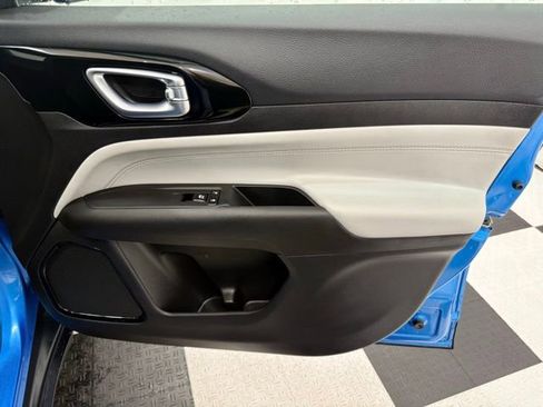 Used 2024 Jeep Compass Limited image 16