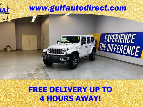 Used 2025 Jeep Wrangler Sahara image 4