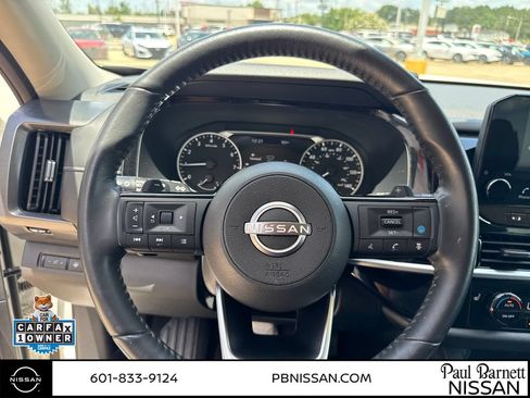Used 2022 Nissan Pathfinder SL AWD/4WD image 15