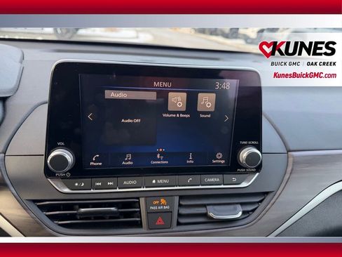 Used 2024 Nissan Altima 2.5 SV image 13