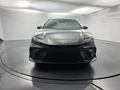 Used 2025 Toyota Camry SE FWD image 2