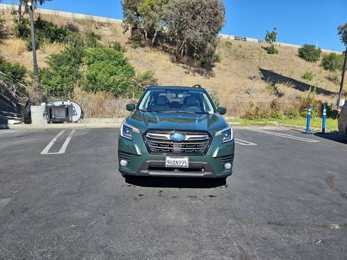 Used 2023 Subaru Forester Limited AWD/4WD image 12