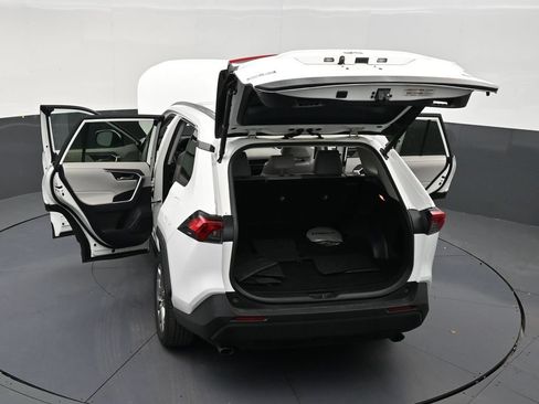 Used 2019 Toyota RAV4 XLE Premium FWD image 32