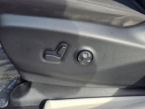 Used 2023 Chrysler Voyager LX FWD image 21