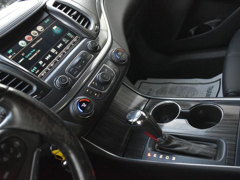 Used 2017 Chevrolet Impala LT image 24