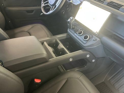 New 2026 Land Rover Defender 110 X-Dynamic SE AWD/4WD image 13