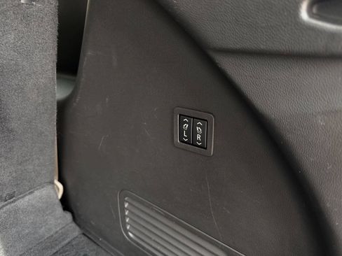 Used 2019 Buick Enclave Premium w/ Experience Buick Package FWD image 17