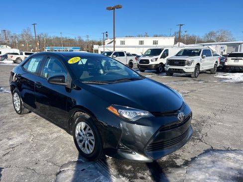 Used 2018 Toyota Corolla LE image 18