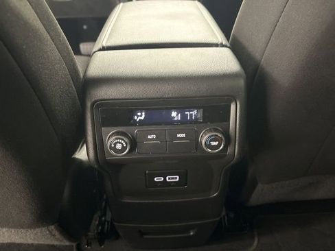 Used 2023 GMC Acadia SLE image 25