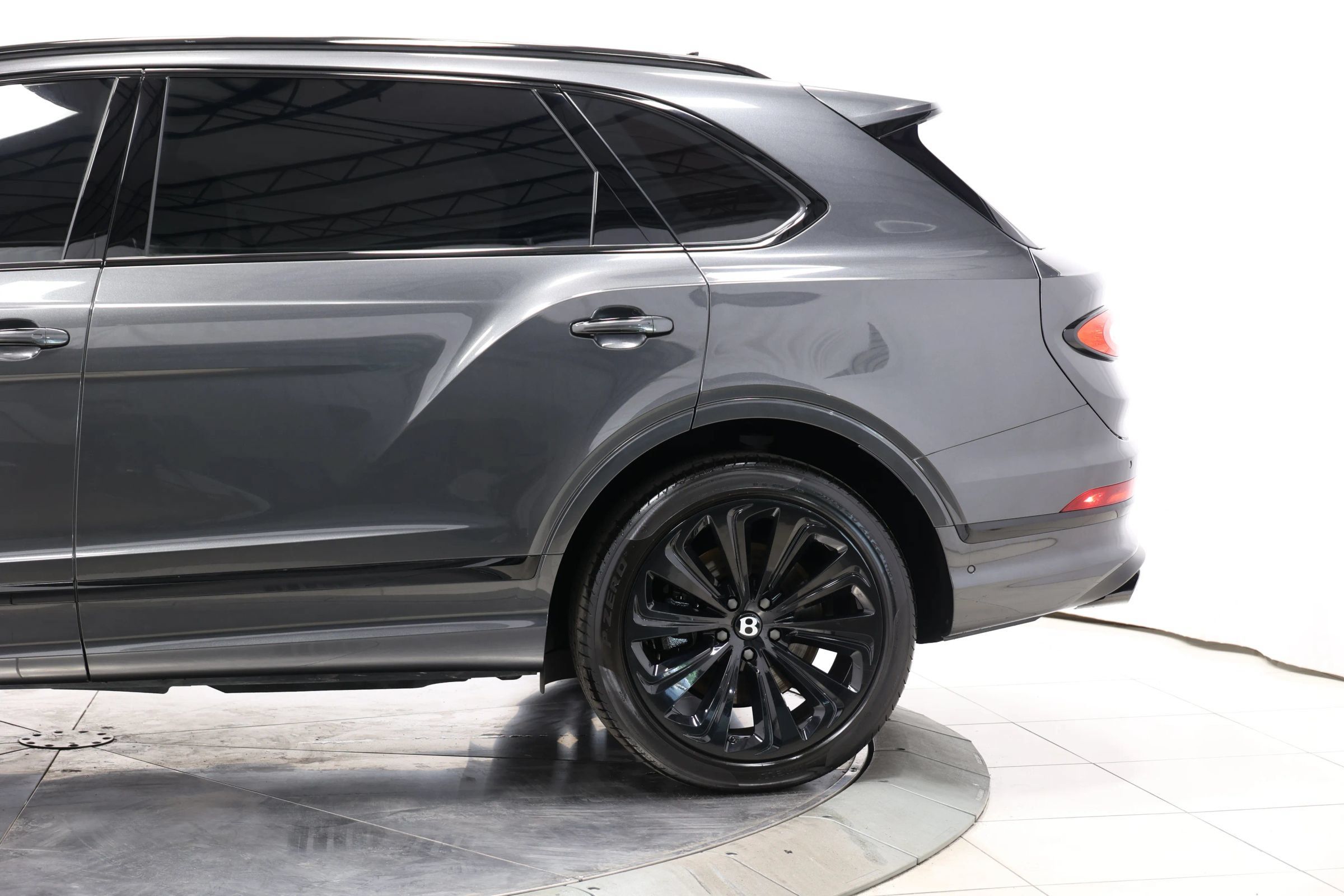Used 2023 Bentley Bentayga Extended Wheelbase AWD/4WD image 10