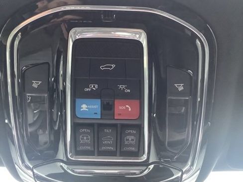 Used 2023 Jeep Grand Cherokee Overland w/ Luxury Tech Group IV image 20