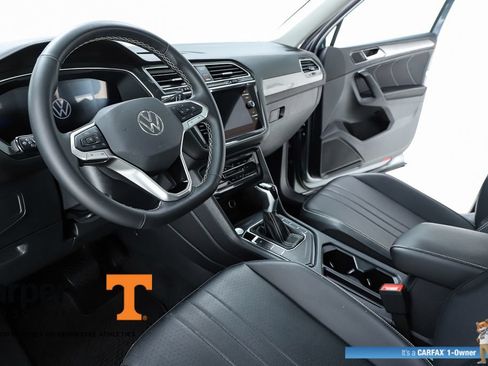 Used 2024 Volkswagen Tiguan SE w/ Panoramic Sunroof Package FWD image 58