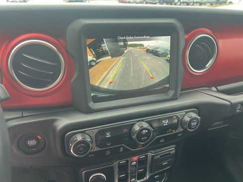 Used 2022 Jeep Wrangler Unlimited Rubicon image 16