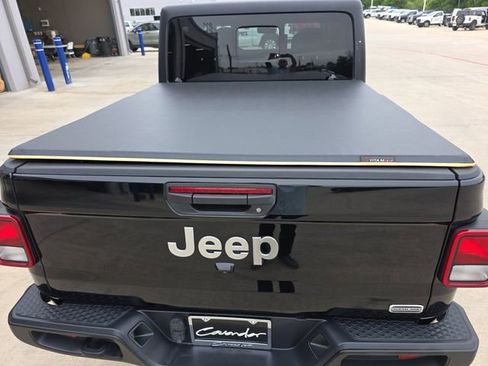 Used 2023 Jeep Gladiator Overland AWD/4WD image 9
