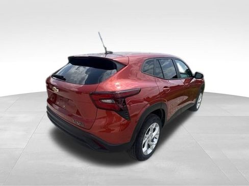 Used 2024 Chevrolet Trax LS w/ LS Convenience Package FWD image 34