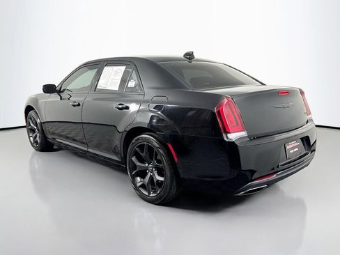 Used 2022 Chrysler 300 Touring w/ Sport Appearance Package image 7