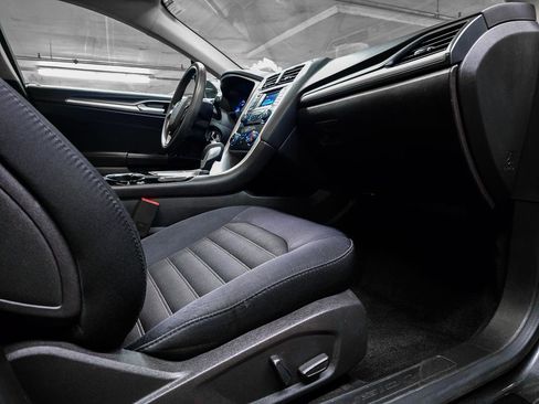 Used 2015 Ford Fusion SE image 35