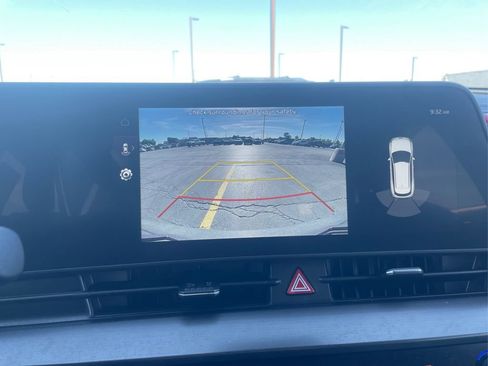 Used 2025 Kia Sportage EX AWD/4WD image 36