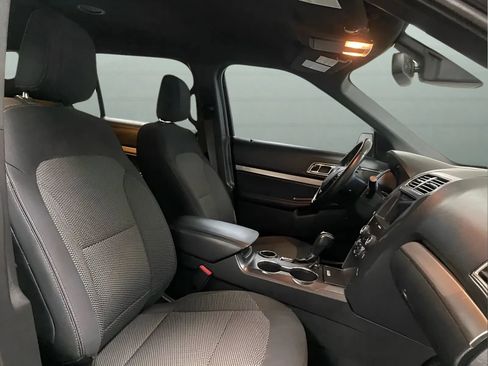 Used 2018 Ford Explorer XLT w/ Equipment Group 201A FWD image 14