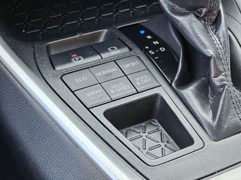 Used 2019 Toyota RAV4 XLE AWD/4WD image 27